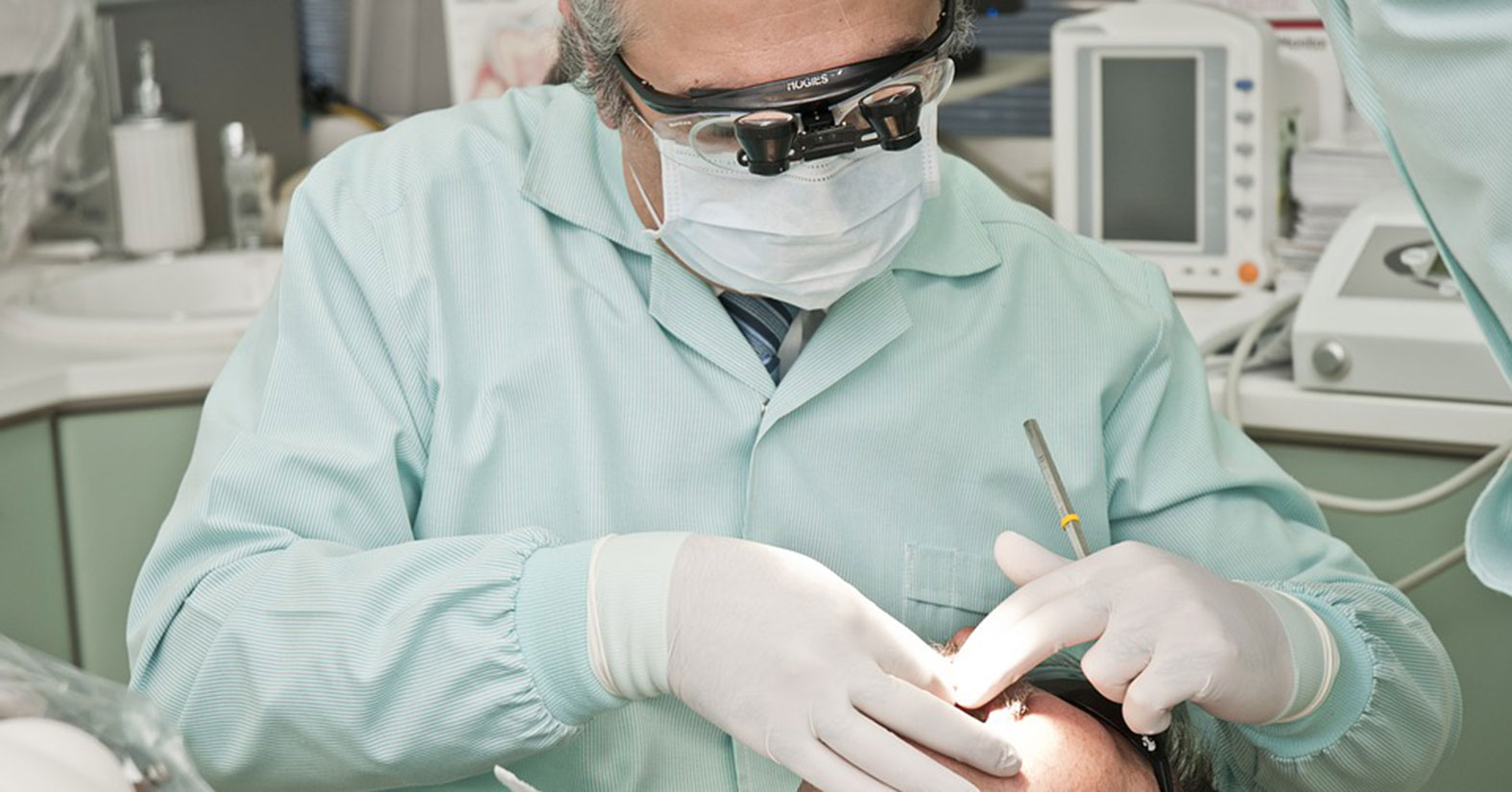 dentista com paciente de saude bucal
